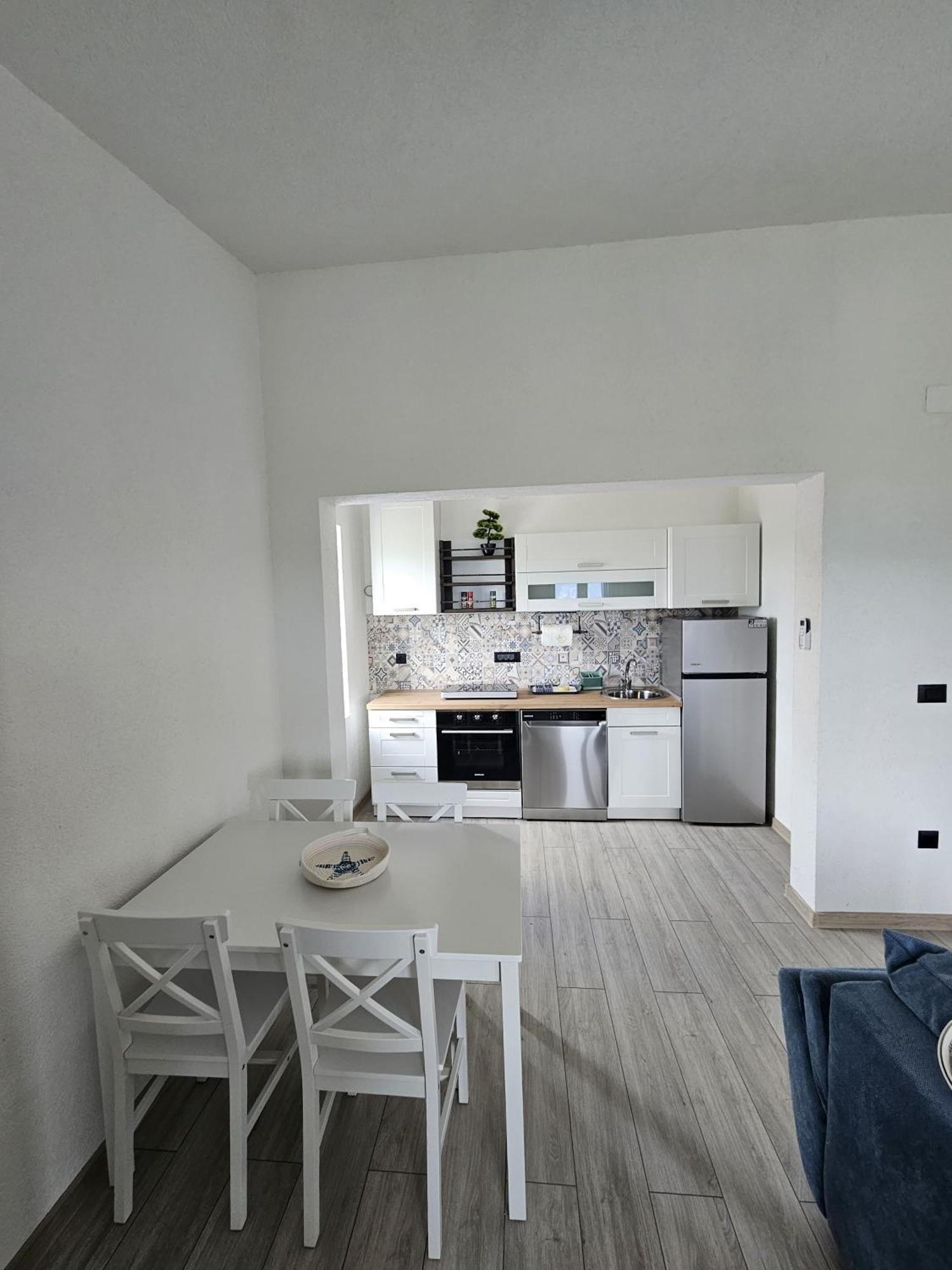 Apartmani 1 Pinezici Extérieur photo