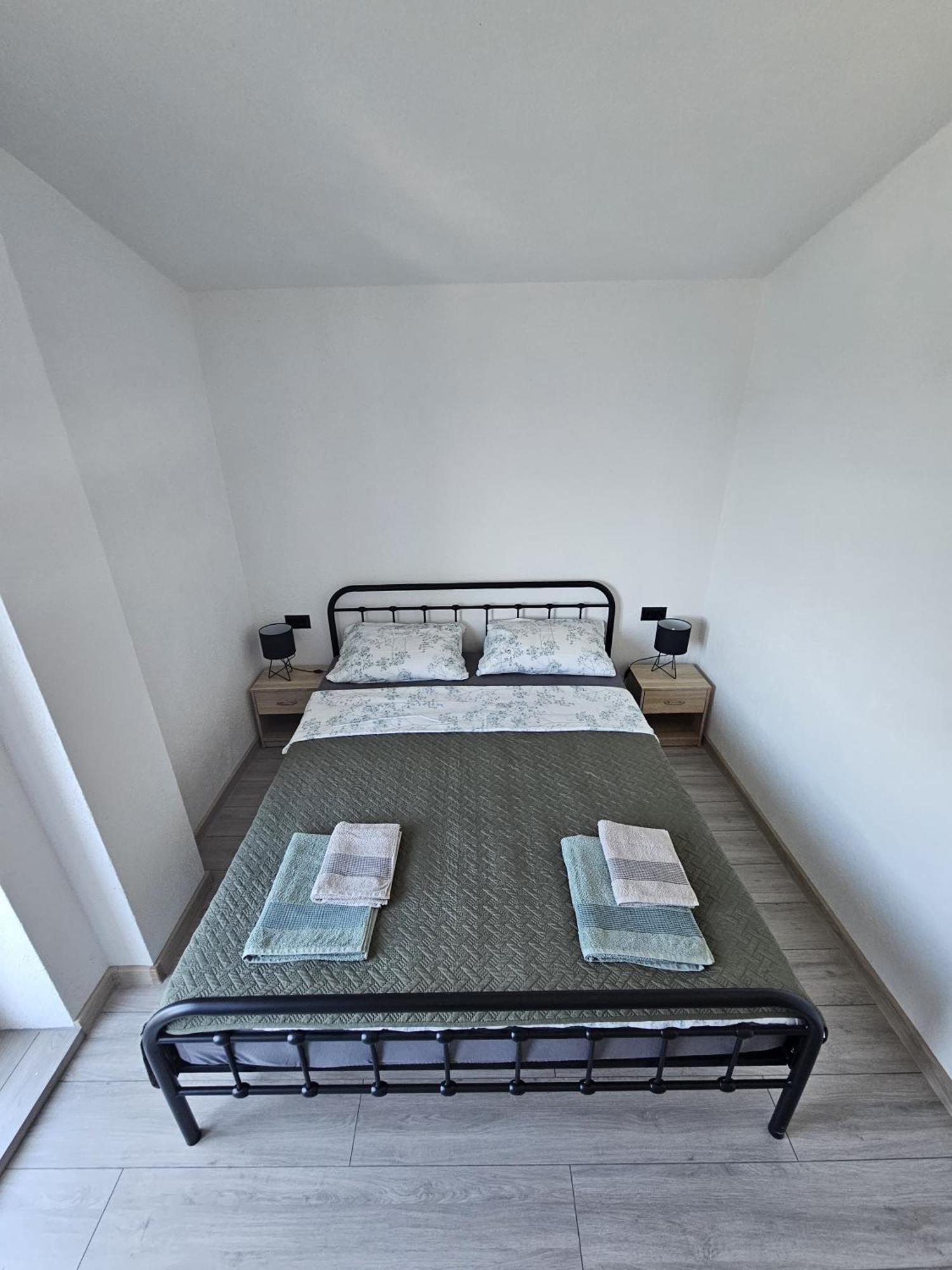 Apartmani 1 Pinezici Extérieur photo