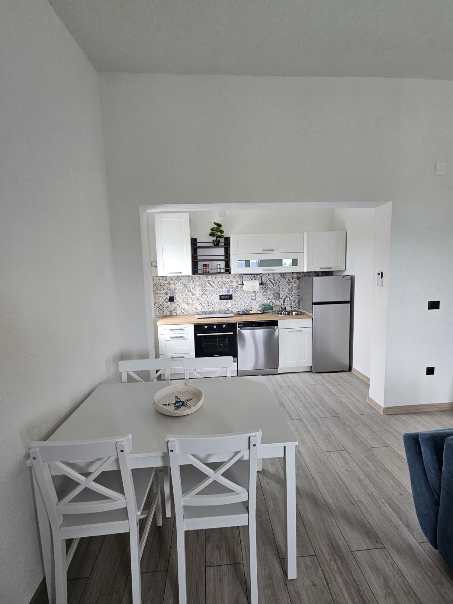 Apartmani 1 Pinezici Extérieur photo